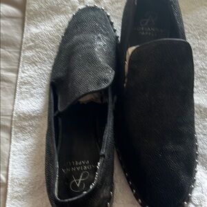 Adrianna Papell Black Textured women's Slip-Ons